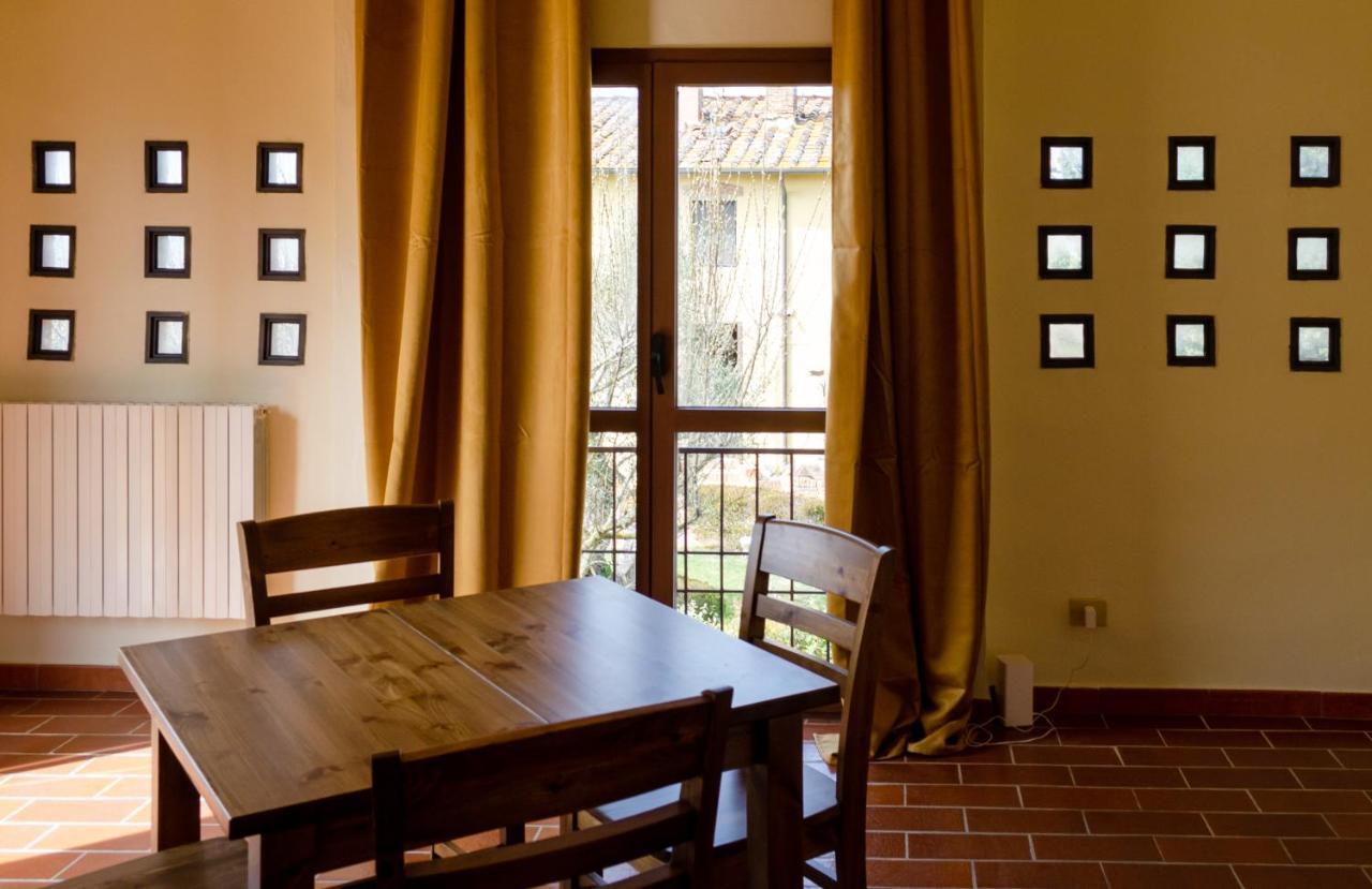 Montevecchio Apartments Монтополи-ин-Валь-д'Арно Экстерьер фото