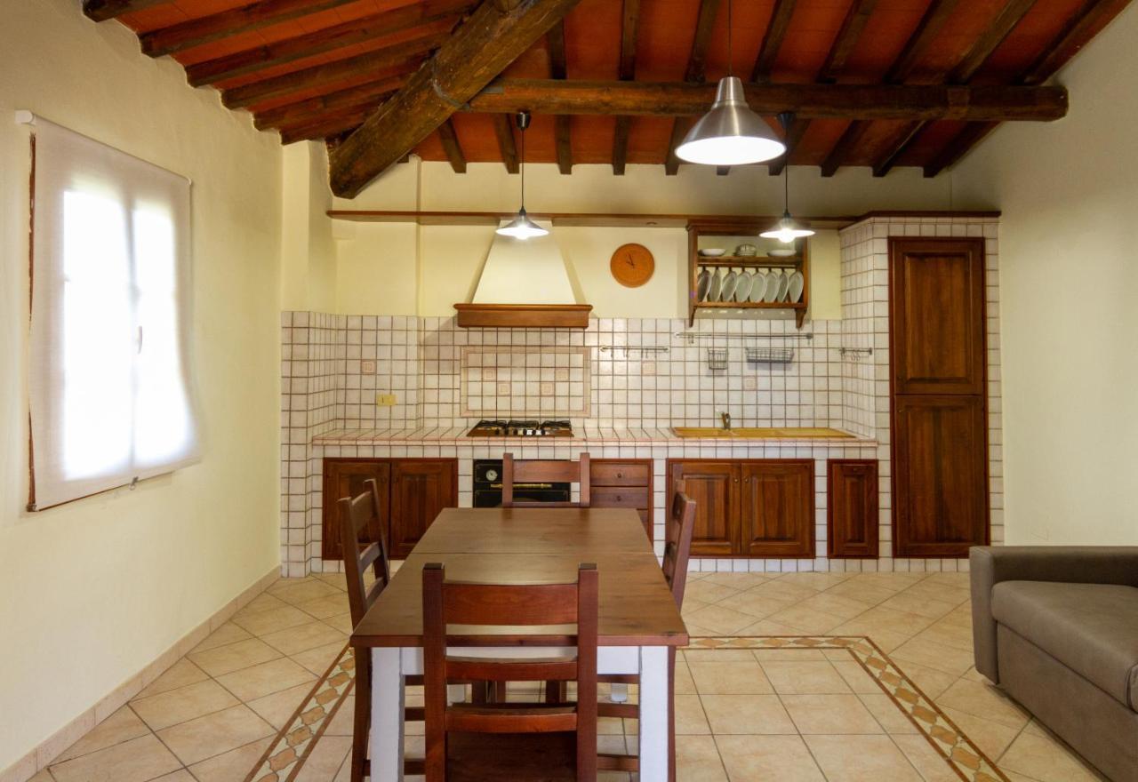 Montevecchio Apartments Монтополи-ин-Валь-д'Арно Экстерьер фото