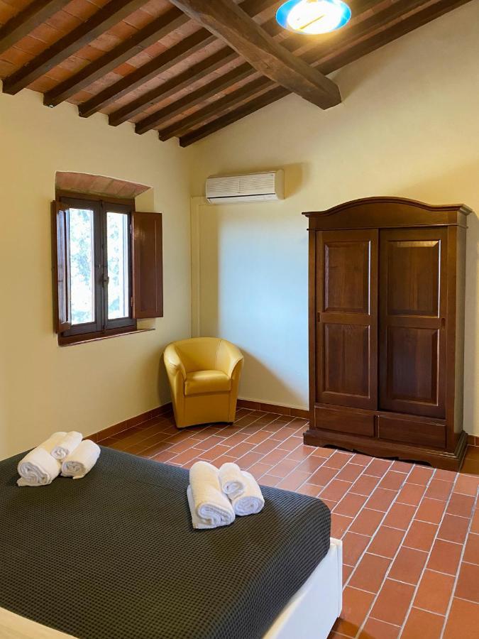 Montevecchio Apartments Монтополи-ин-Валь-д'Арно Экстерьер фото