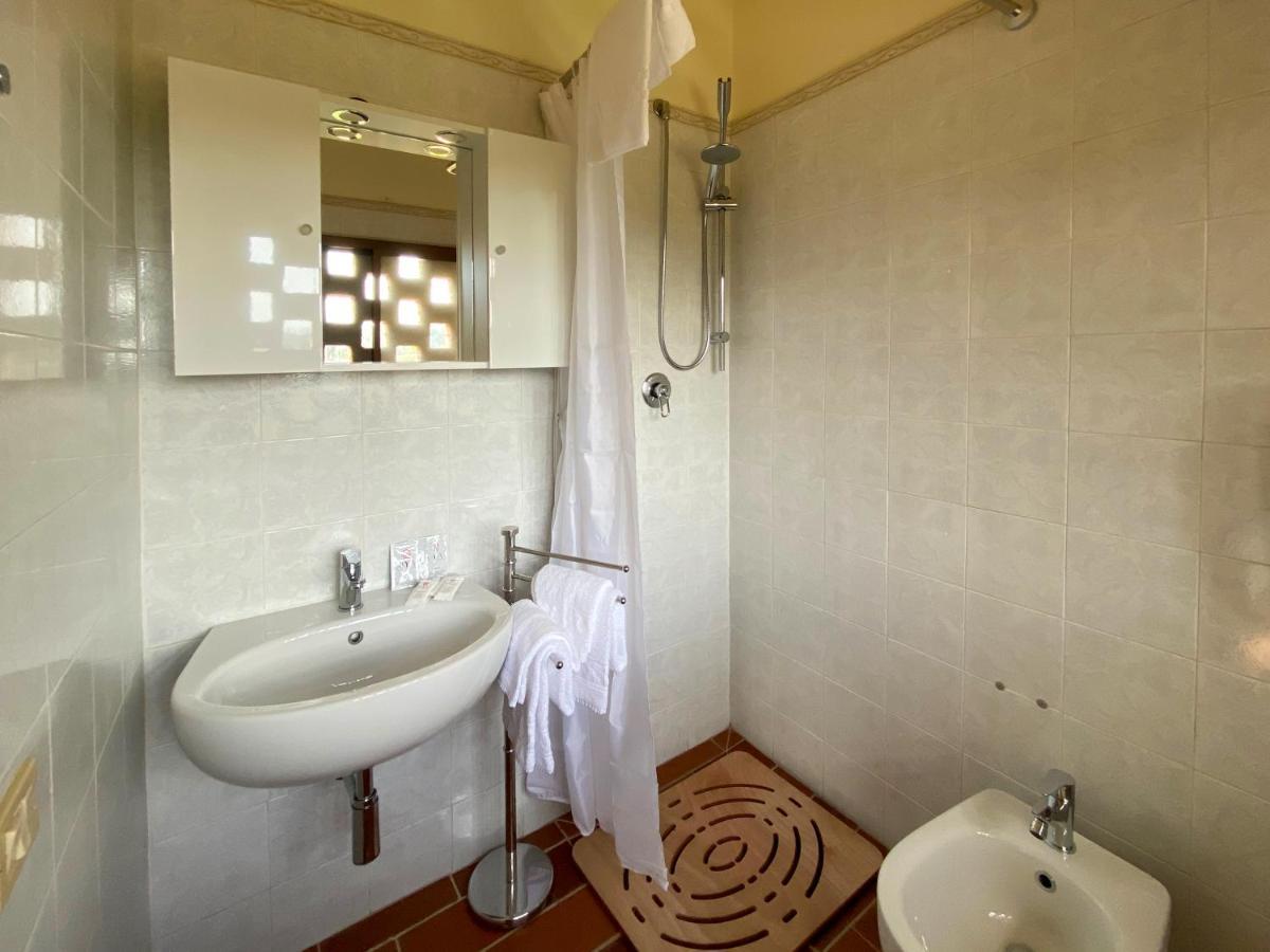 Montevecchio Apartments Монтополи-ин-Валь-д'Арно Экстерьер фото