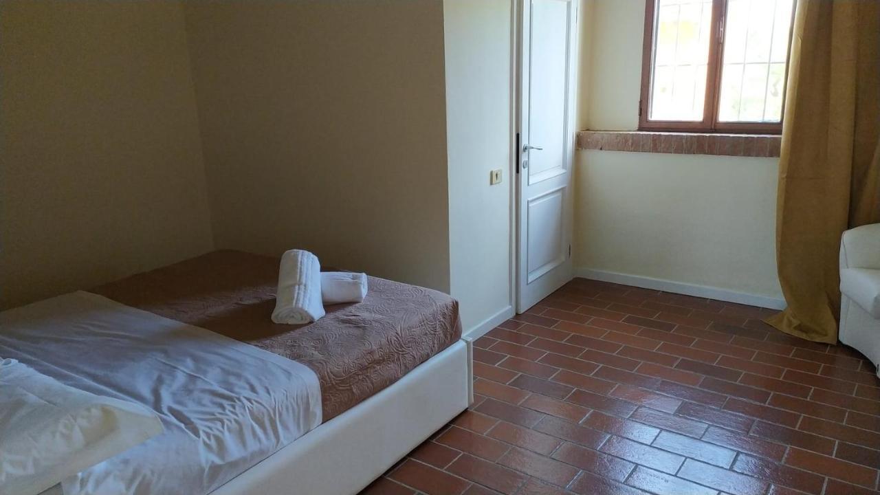 Montevecchio Apartments Монтополи-ин-Валь-д'Арно Экстерьер фото