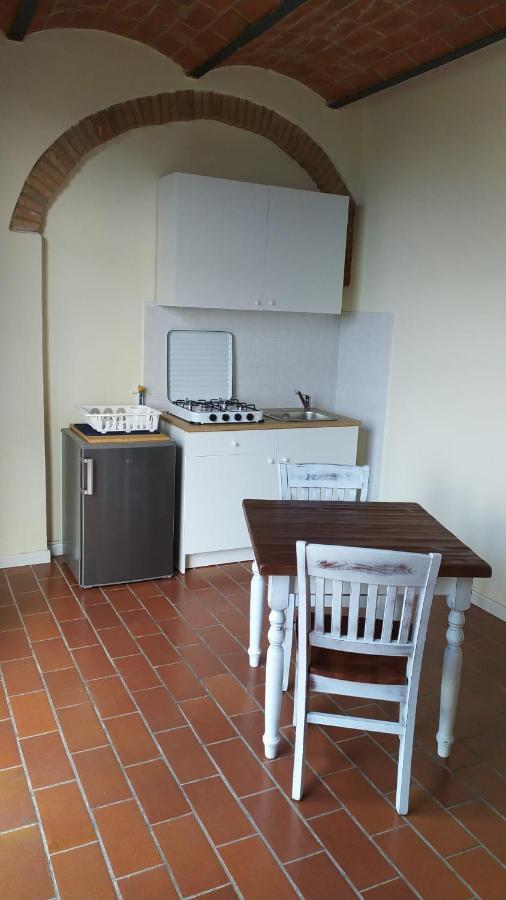 Montevecchio Apartments Монтополи-ин-Валь-д'Арно Экстерьер фото