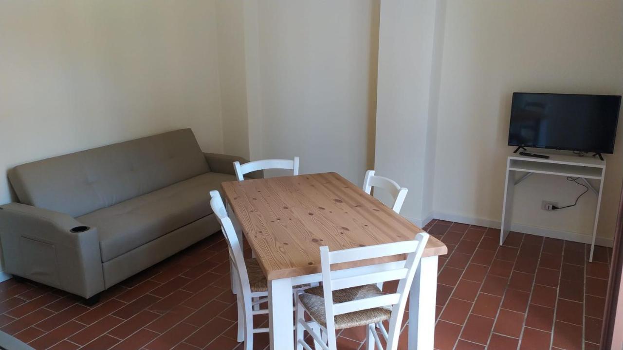 Montevecchio Apartments Монтополи-ин-Валь-д'Арно Экстерьер фото
