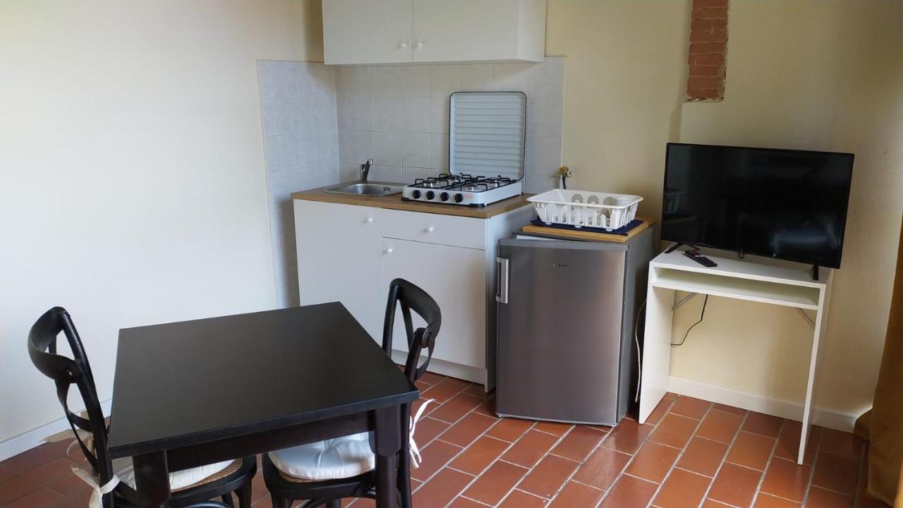 Montevecchio Apartments Монтополи-ин-Валь-д'Арно Экстерьер фото